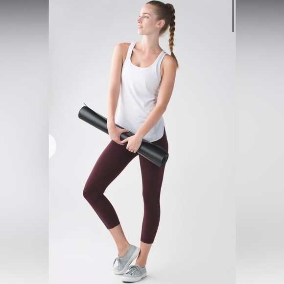 Lululemon Wunder Under Crop III in 
Bordeaux Drama in a size 8 - Picture 1 of 5